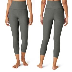 BEYOND YOGA Spacedye Walk and Talk High-Waisted Capri Tights GRAY Medium